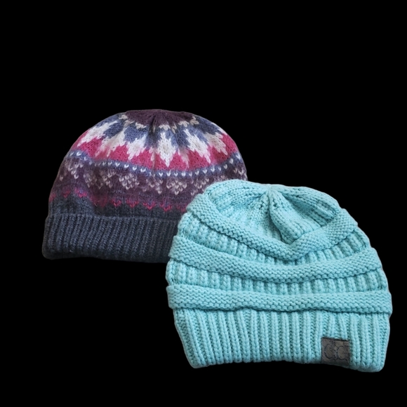 BUNDLE OF TWO KNIT BEANIE/TOBOGGAN 1 AMERICAN EAGLE ONE CC - Picture 1 of 11